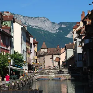 Des Alpes Анси